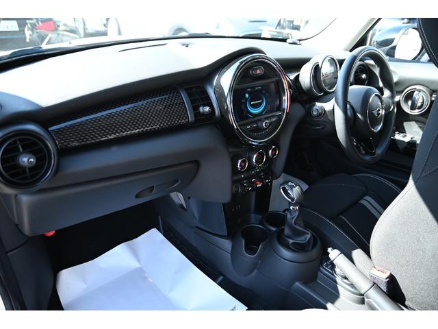 ＭＩＮＩ クーパーＳ　純正１７インチＡＷ　純正ナビ　ＡＢＳ　コンフォートアクセス　アームレスト　ＥＴＣ２．０　ＬＥＤヘッドライト　オートライト　レインセンサー　ＥＴＣ２．０（55枚目）