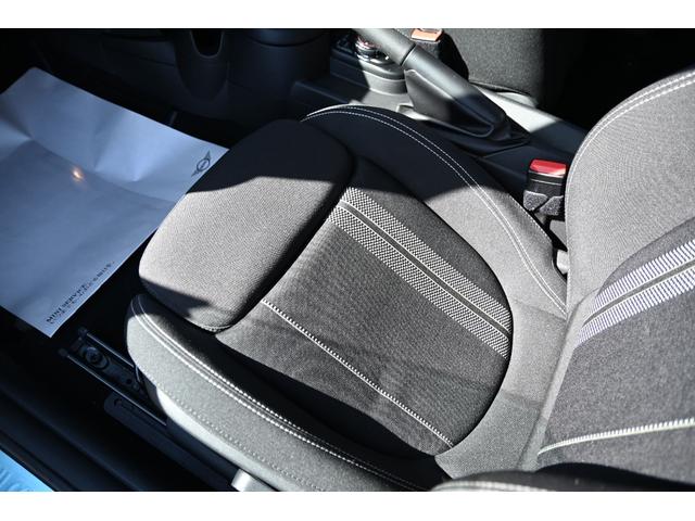 ＭＩＮＩ クーパーＳ　純正１７インチＡＷ　純正ナビ　ＡＢＳ　コンフォートアクセス　アームレスト　ＥＴＣ２．０　ＬＥＤヘッドライト　オートライト　レインセンサー　ＥＴＣ２．０（56枚目）