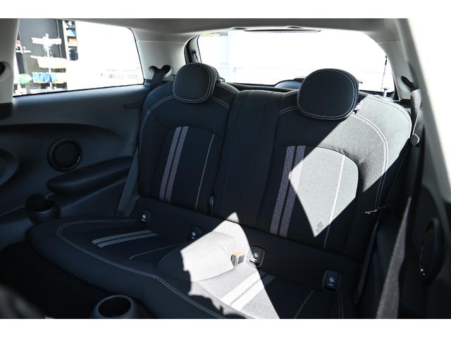 ＭＩＮＩ クーパーＳ　純正１７インチＡＷ　純正ナビ　ＡＢＳ　コンフォートアクセス　アームレスト　ＥＴＣ２．０　ＬＥＤヘッドライト　オートライト　レインセンサー　ＥＴＣ２．０（58枚目）