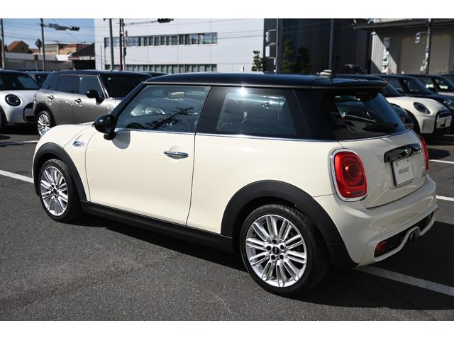 ＭＩＮＩ クーパーＳ　純正１７インチＡＷ　純正ナビ　ＡＢＳ　コンフォートアクセス　アームレスト　ＥＴＣ２．０　ＬＥＤヘッドライト　オートライト　レインセンサー　ＥＴＣ２．０（64枚目）