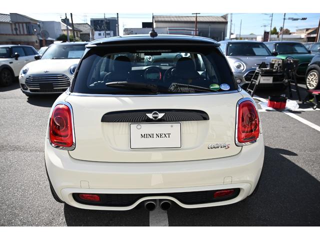 ＭＩＮＩ クーパーＳ　純正１７インチＡＷ　純正ナビ　ＡＢＳ　コンフォートアクセス　アームレスト　ＥＴＣ２．０　ＬＥＤヘッドライト　オートライト　レインセンサー　ＥＴＣ２．０（69枚目）