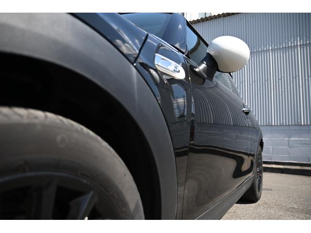 ＭＩＮＩ クーパーＳ　純正１６ＡＷ　純正ＨＤＤナビ　バックカメラ　ＥＴＣ２．０　ＬＥＤヘッドライト　オートライト　レインセンサー（28枚目）