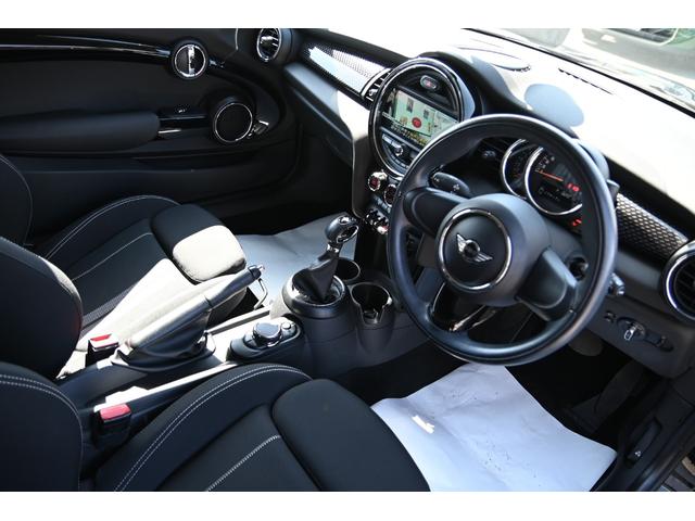 ＭＩＮＩ クーパーＳ　純正１６ＡＷ　純正ＨＤＤナビ　バックカメラ　ＥＴＣ２．０　ＬＥＤヘッドライト　オートライト　レインセンサー（33枚目）