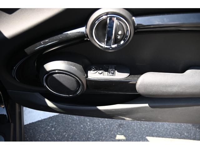 ＭＩＮＩ クーパーＳ　純正１６ＡＷ　純正ＨＤＤナビ　バックカメラ　ＥＴＣ２．０　ＬＥＤヘッドライト　オートライト　レインセンサー（36枚目）