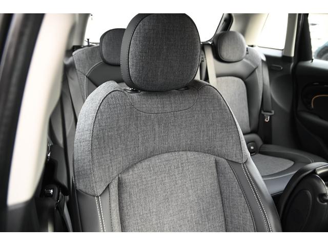 MINI クーパー 純正ナビ 純正AW 液晶メーター Bカメラ PDC コンフォートアクセス アームレスト LEDヘッドライト ドライビングモード オートライト レインセンサー クルコン(45枚目)