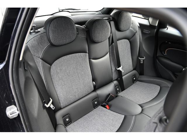 MINI クーパー 純正ナビ 純正AW 液晶メーター Bカメラ PDC コンフォートアクセス アームレスト LEDヘッドライト ドライビングモード オートライト レインセンサー クルコン(70枚目)