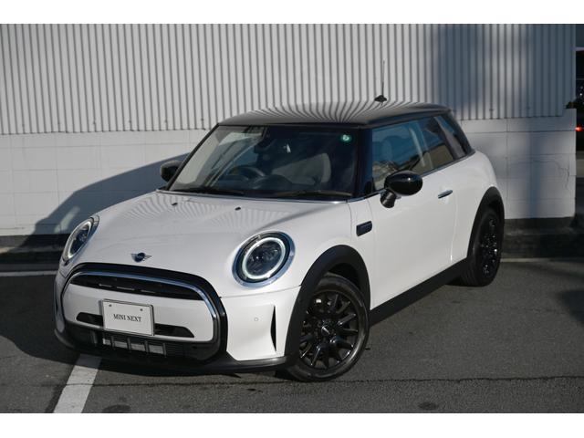 ＭＩＮＩ クーパーＤプレミアムプラスパックエッセンシャルトリム　純正１６ＡＷ　Ｄメーター　前後ＰＤＣ　ワイヤレスチャージング　Ｄアシスト　コンフォートアクセス　アームレスト　ＥＴＣ２．０　ＬＥＤヘッドライト　ドライビングモード　オートライト　ワイヤレスチャージング（2枚目）