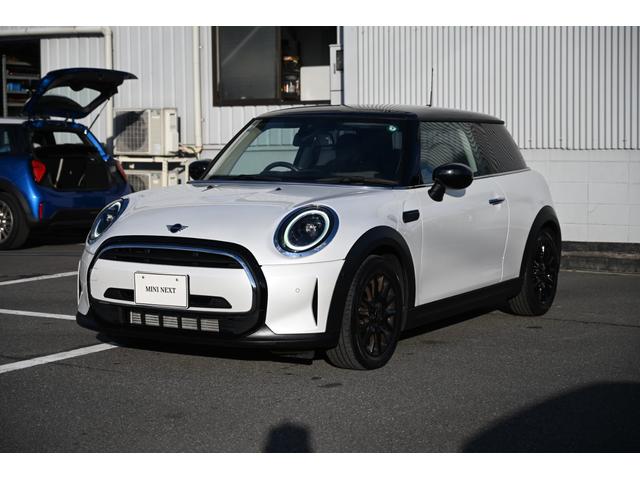 ＭＩＮＩ クーパーＤプレミアムプラスパックエッセンシャルトリム　純正１６ＡＷ　Ｄメーター　前後ＰＤＣ　ワイヤレスチャージング　Ｄアシスト　コンフォートアクセス　アームレスト　ＥＴＣ２．０　ＬＥＤヘッドライト　ドライビングモード　オートライト　ワイヤレスチャージング（10枚目）