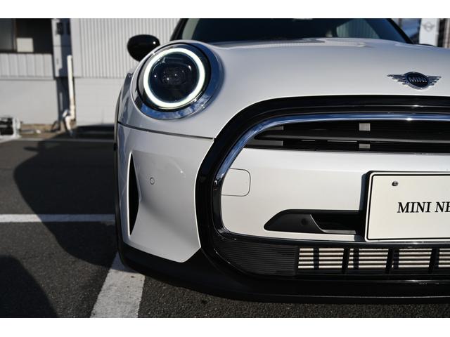 ＭＩＮＩ クーパーＤプレミアムプラスパックエッセンシャルトリム　純正１６ＡＷ　Ｄメーター　前後ＰＤＣ　ワイヤレスチャージング　Ｄアシスト　コンフォートアクセス　アームレスト　ＥＴＣ２．０　ＬＥＤヘッドライト　ドライビングモード　オートライト　ワイヤレスチャージング（12枚目）
