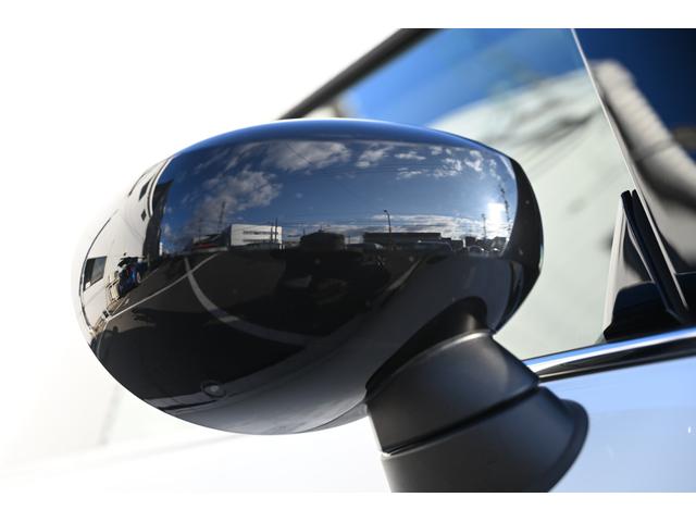 ＭＩＮＩ クーパーＤプレミアムプラスパックエッセンシャルトリム　純正１６ＡＷ　Ｄメーター　前後ＰＤＣ　ワイヤレスチャージング　Ｄアシスト　コンフォートアクセス　アームレスト　ＥＴＣ２．０　ＬＥＤヘッドライト　ドライビングモード　オートライト　ワイヤレスチャージング（18枚目）