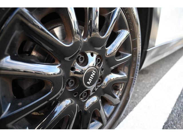 ＭＩＮＩ クーパーＤプレミアムプラスパックエッセンシャルトリム　純正１６ＡＷ　Ｄメーター　前後ＰＤＣ　ワイヤレスチャージング　Ｄアシスト　コンフォートアクセス　アームレスト　ＥＴＣ２．０　ＬＥＤヘッドライト　ドライビングモード　オートライト　ワイヤレスチャージング（21枚目）