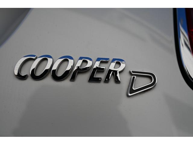 ＭＩＮＩ クーパーＤプレミアムプラスパックエッセンシャルトリム　純正１６ＡＷ　Ｄメーター　前後ＰＤＣ　ワイヤレスチャージング　Ｄアシスト　コンフォートアクセス　アームレスト　ＥＴＣ２．０　ＬＥＤヘッドライト　ドライビングモード　オートライト　ワイヤレスチャージング（28枚目）