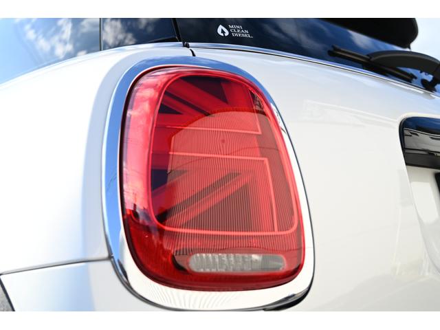 ＭＩＮＩ クーパーＤプレミアムプラスパックエッセンシャルトリム　純正１６ＡＷ　Ｄメーター　前後ＰＤＣ　ワイヤレスチャージング　Ｄアシスト　コンフォートアクセス　アームレスト　ＥＴＣ２．０　ＬＥＤヘッドライト　ドライビングモード　オートライト　ワイヤレスチャージング（29枚目）