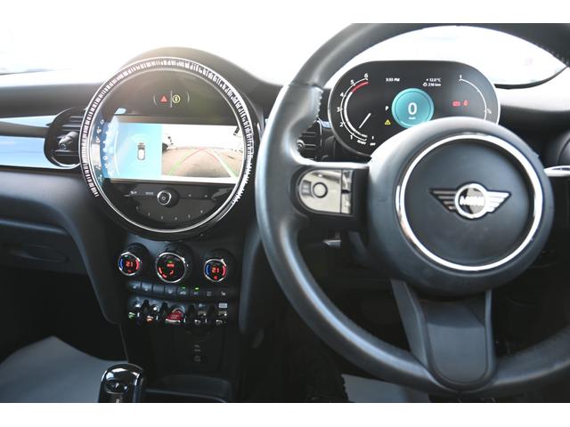 ＭＩＮＩ クーパーＤプレミアムプラスパックエッセンシャルトリム　純正１６ＡＷ　Ｄメーター　前後ＰＤＣ　ワイヤレスチャージング　Ｄアシスト　コンフォートアクセス　アームレスト　ＥＴＣ２．０　ＬＥＤヘッドライト　ドライビングモード　オートライト　ワイヤレスチャージング（40枚目）