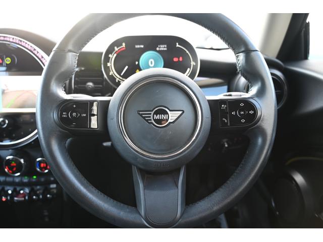 ＭＩＮＩ クーパーＤプレミアムプラスパックエッセンシャルトリム　純正１６ＡＷ　Ｄメーター　前後ＰＤＣ　ワイヤレスチャージング　Ｄアシスト　コンフォートアクセス　アームレスト　ＥＴＣ２．０　ＬＥＤヘッドライト　ドライビングモード　オートライト　ワイヤレスチャージング（41枚目）