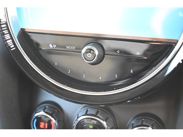 ＭＩＮＩ クーパーＤプレミアムプラスパックエッセンシャルトリム　純正１６ＡＷ　Ｄメーター　前後ＰＤＣ　ワイヤレスチャージング　Ｄアシスト　コンフォートアクセス　アームレスト　ＥＴＣ２．０　ＬＥＤヘッドライト　ドライビングモード　オートライト　ワイヤレスチャージング（48枚目）