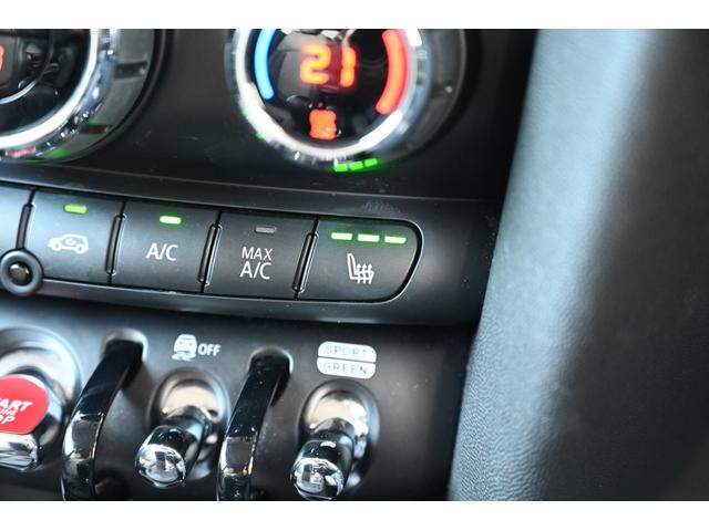 ＭＩＮＩ クーパーＤプレミアムプラスパックエッセンシャルトリム　純正１６ＡＷ　Ｄメーター　前後ＰＤＣ　ワイヤレスチャージング　Ｄアシスト　コンフォートアクセス　アームレスト　ＥＴＣ２．０　ＬＥＤヘッドライト　ドライビングモード　オートライト　ワイヤレスチャージング（50枚目）