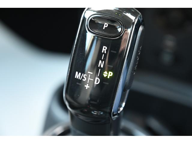 ＭＩＮＩ クーパーＤプレミアムプラスパックエッセンシャルトリム　純正１６ＡＷ　Ｄメーター　前後ＰＤＣ　ワイヤレスチャージング　Ｄアシスト　コンフォートアクセス　アームレスト　ＥＴＣ２．０　ＬＥＤヘッドライト　ドライビングモード　オートライト　ワイヤレスチャージング（56枚目）