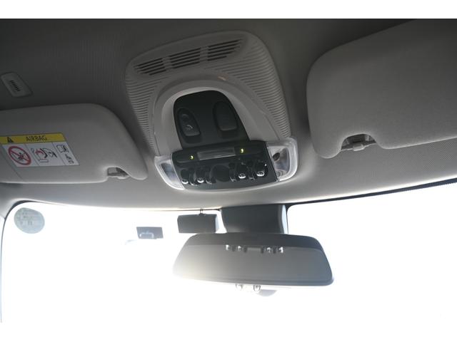 ＭＩＮＩ クーパーＤプレミアムプラスパックエッセンシャルトリム　純正１６ＡＷ　Ｄメーター　前後ＰＤＣ　ワイヤレスチャージング　Ｄアシスト　コンフォートアクセス　アームレスト　ＥＴＣ２．０　ＬＥＤヘッドライト　ドライビングモード　オートライト　ワイヤレスチャージング（61枚目）