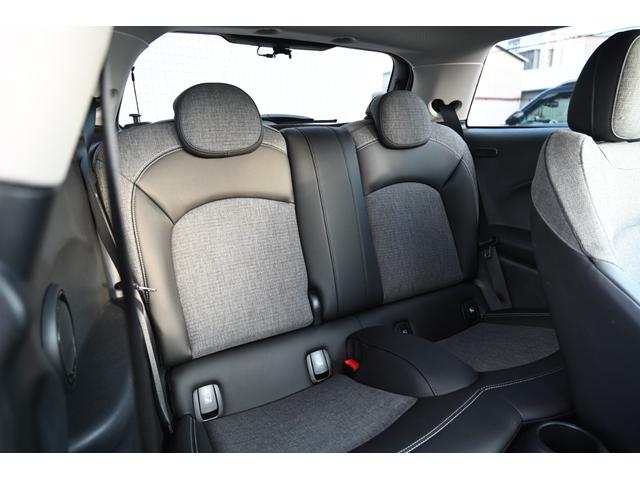 ＭＩＮＩ クーパーＤプレミアムプラスパックエッセンシャルトリム　純正１６ＡＷ　Ｄメーター　前後ＰＤＣ　ワイヤレスチャージング　Ｄアシスト　コンフォートアクセス　アームレスト　ＥＴＣ２．０　ＬＥＤヘッドライト　ドライビングモード　オートライト　ワイヤレスチャージング（65枚目）