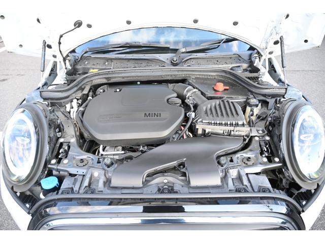 ＭＩＮＩ クーパーＤプレミアムプラスパックエッセンシャルトリム　純正１６ＡＷ　Ｄメーター　前後ＰＤＣ　ワイヤレスチャージング　Ｄアシスト　コンフォートアクセス　アームレスト　ＥＴＣ２．０　ＬＥＤヘッドライト　ドライビングモード　オートライト　ワイヤレスチャージング（70枚目）