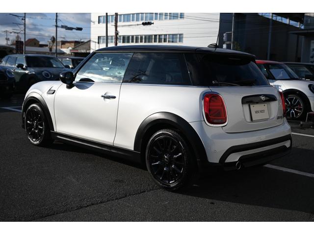 ＭＩＮＩ クーパーＤプレミアムプラスパックエッセンシャルトリム　純正１６ＡＷ　Ｄメーター　前後ＰＤＣ　ワイヤレスチャージング　Ｄアシスト　コンフォートアクセス　アームレスト　ＥＴＣ２．０　ＬＥＤヘッドライト　ドライビングモード　オートライト　ワイヤレスチャージング（78枚目）