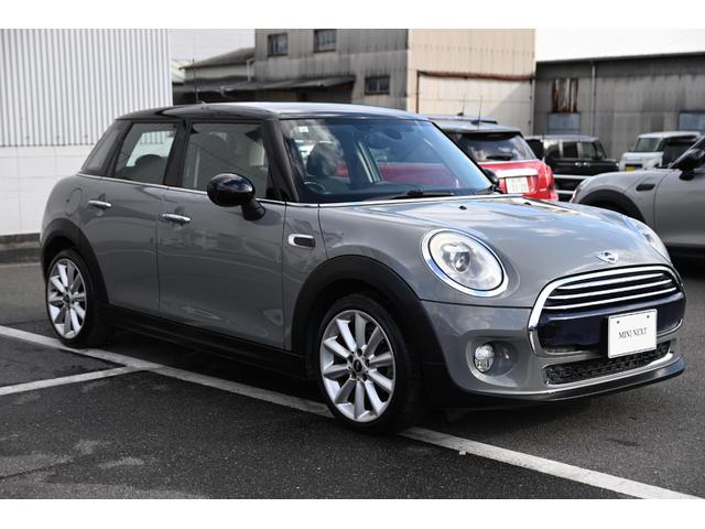 ＭＩＮＩ クーパー　純正１７ＡＷ　純正ナビ　コンフォートアクセス　アームレスト　ＬＥＤヘッドライト　オートライト　レインセンサー　クルコン（68枚目）