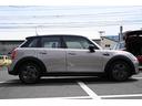 ＭＩＮＩ クーパーＤ　クラシック・トリム　元弊社試乗車　ＡｐｐｌｅＣａｒＰｌａｙ　ワイヤレスチャージング　ハーフレザーシート　Ｄアシスト　ＬＥＤライト　シートヒーター　ＡＣＣ（4枚目）