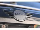 クーパーＤ　クロスオーバー・シャドー・エディション　限定車　純正１８ＡＷ　ＡｐｐｌｅＣａｒＰｌａｙ　前後ＰＤＣ　ワイヤレスチャージング　Ｄアシスト　バックカメラ　ＥＴＣ２．０　ＬＥＤヘッドライト　レザレットシート　シートヒーター　オートライト　ＡＣＣ（31枚目）