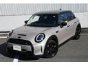 MINI クーパーS クラシック・トリム 純正17AW 前後PDC ワイヤレスチャージング AppleCarPlay  Dメーター Dアシスト Bカメラ ハーフレザーシート シートヒーター オートライト レインセンサー HUD クルコン 中古車画像_3