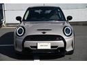 MINI クーパーS クラシック・トリム 純正17AW 前後PDC ワイヤレスチャージング AppleCarPlay  Dメーター Dアシスト Bカメラ ハーフレザーシート シートヒーター オートライト レインセンサー HUD クルコン 中古車画像_4