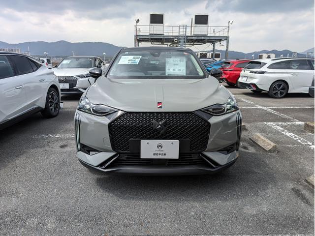 ＤＳ３クロスバック ＰＥＲＦＯＲＭＡＮＣＥ　Ｌｉｎｅ　特別仕様車　パフォーマンスライン　ワンオーナー　新車保証継承　アップルカープレイ＆アンドロイドオート対応　バックカメラ（2枚目）