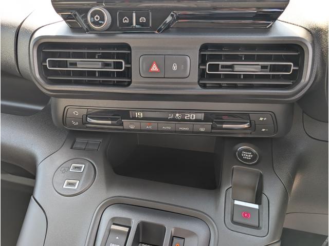 ベルランゴ ロング　マックス　ブルーＨＤｉ　登録済未使用車　新車保証継承　１．５Ｌディーゼルターボ　アップルカープレイ＆アンドロイドオート対応　３列シート７人乗り（15枚目）