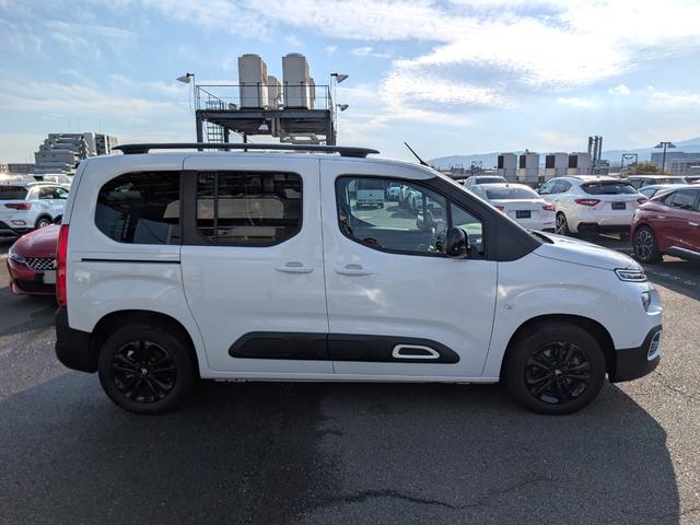 ベルランゴ マックス　ブルーＨＤｉ　ワンオーナー車　新車保証継承　１．５Ｌディーゼルターボ　パノラミックガラスルーフ　ＬＥＤヘッドライト　アップルカープレイ＆アンドロイドオート対応（8枚目）