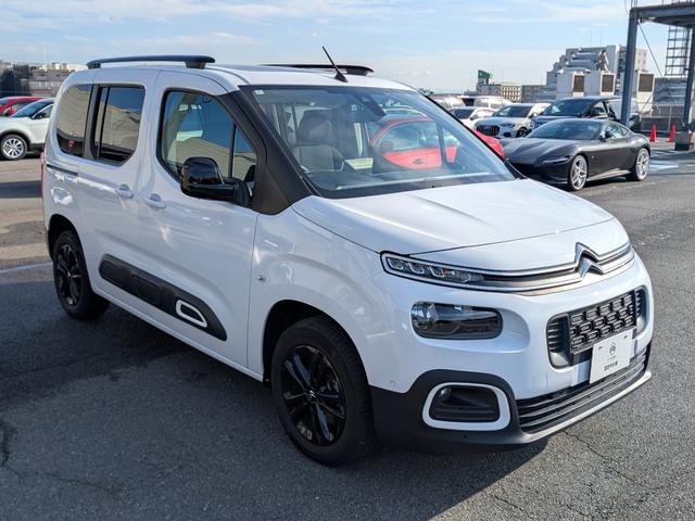 ベルランゴ マックス　ブルーＨＤｉ　ワンオーナー車　新車保証継承　１．５Ｌディーゼルターボ　パノラミックガラスルーフ　ＬＥＤヘッドライト　アップルカープレイ＆アンドロイドオート対応（9枚目）