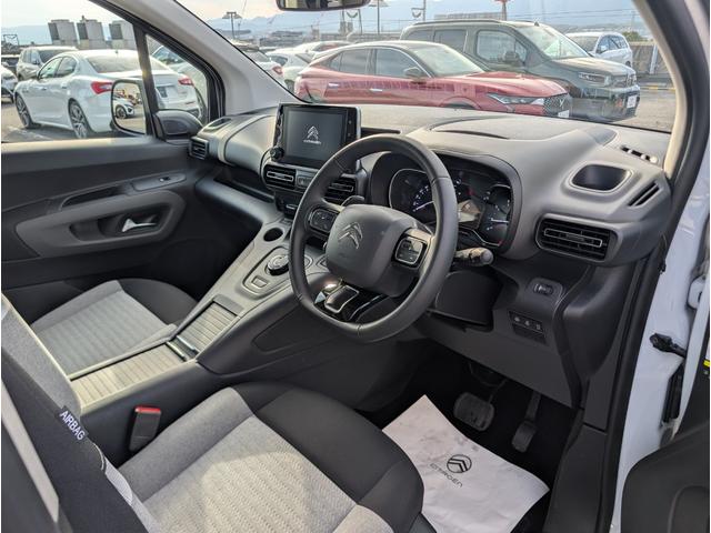 ベルランゴ マックス　ブルーＨＤｉ　ワンオーナー車　新車保証継承　１．５Ｌディーゼルターボ　パノラミックガラスルーフ　ＬＥＤヘッドライト　アップルカープレイ＆アンドロイドオート対応（10枚目）