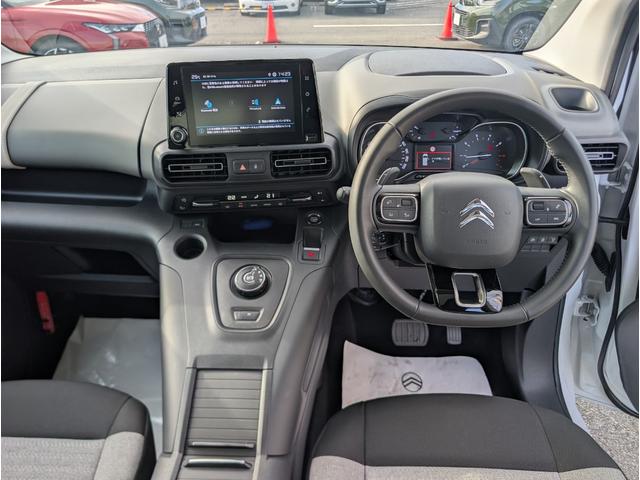 ベルランゴ マックス　ブルーＨＤｉ　ワンオーナー車　新車保証継承　１．５Ｌディーゼルターボ　パノラミックガラスルーフ　ＬＥＤヘッドライト　アップルカープレイ＆アンドロイドオート対応（11枚目）