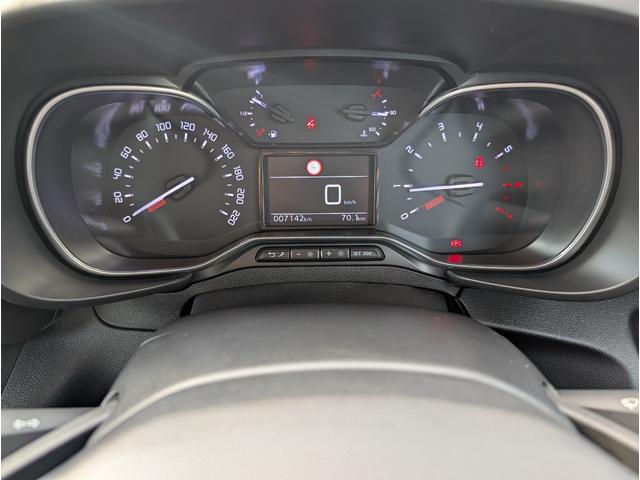 ベルランゴ マックス　ブルーＨＤｉ　ワンオーナー車　新車保証継承　１．５Ｌディーゼルターボ　パノラミックガラスルーフ　ＬＥＤヘッドライト　アップルカープレイ＆アンドロイドオート対応（12枚目）