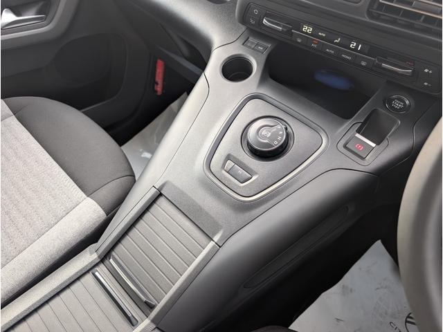 ベルランゴ マックス　ブルーＨＤｉ　ワンオーナー車　新車保証継承　１．５Ｌディーゼルターボ　パノラミックガラスルーフ　ＬＥＤヘッドライト　アップルカープレイ＆アンドロイドオート対応（16枚目）