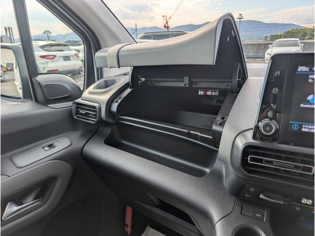 ベルランゴ マックス　ブルーＨＤｉ　ワンオーナー車　新車保証継承　１．５Ｌディーゼルターボ　パノラミックガラスルーフ　ＬＥＤヘッドライト　アップルカープレイ＆アンドロイドオート対応（18枚目）