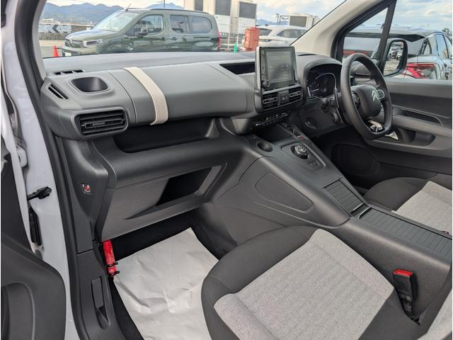 ベルランゴ マックス　ブルーＨＤｉ　ワンオーナー車　新車保証継承　１．５Ｌディーゼルターボ　パノラミックガラスルーフ　ＬＥＤヘッドライト　アップルカープレイ＆アンドロイドオート対応（22枚目）