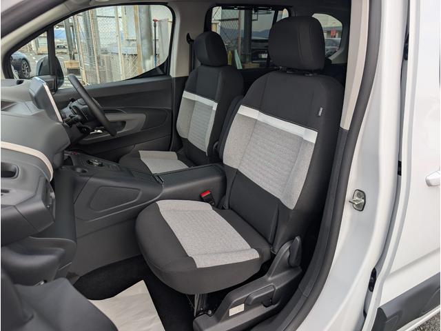 ベルランゴ マックス　ブルーＨＤｉ　ワンオーナー車　新車保証継承　１．５Ｌディーゼルターボ　パノラミックガラスルーフ　ＬＥＤヘッドライト　アップルカープレイ＆アンドロイドオート対応（28枚目）