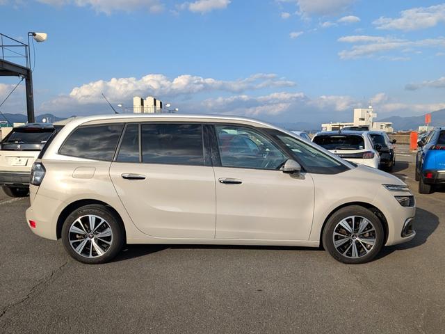 グランドC4 スペースツアラー シャイン ワンオーナー車 認定中古車保証12ヶ月付帯 アップルカープレイ&アンドロイドオート対応 3列シート7人乗り パノラミックガラスルーフ ゼニスウインドウ ドラレコ ETC(8枚目)