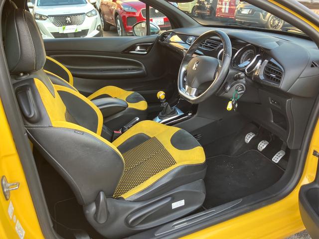 ＤＳ３ スポーツシック　６速マニュアル　ＥＴＣ　ドラレコ　クルーズコントロール　クリアランスソナー　イエローシフトノブ　イエローシート（18枚目）