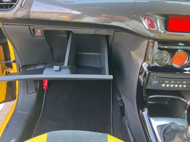 ＤＳ３ スポーツシック　６速マニュアル　ＥＴＣ　ドラレコ　クルーズコントロール　クリアランスソナー　イエローシフトノブ　イエローシート（42枚目）