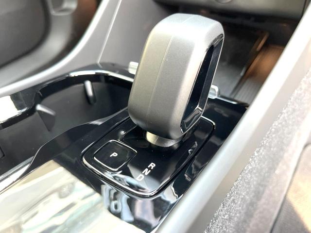 ＸＣ４０リチャージ リチャージ　アルティメットツインモーター　認定中古車　サンルーフ　ｈａｒｍａｎ／ｋａｒｄｏｎ　インテリセーフ　衝突被害軽減ブレーキ　３６０°ビューカメラ　アダプティブクルーズコントロール　純正ナビ　禁煙車　シートヒーター　パワーシート（28枚目）