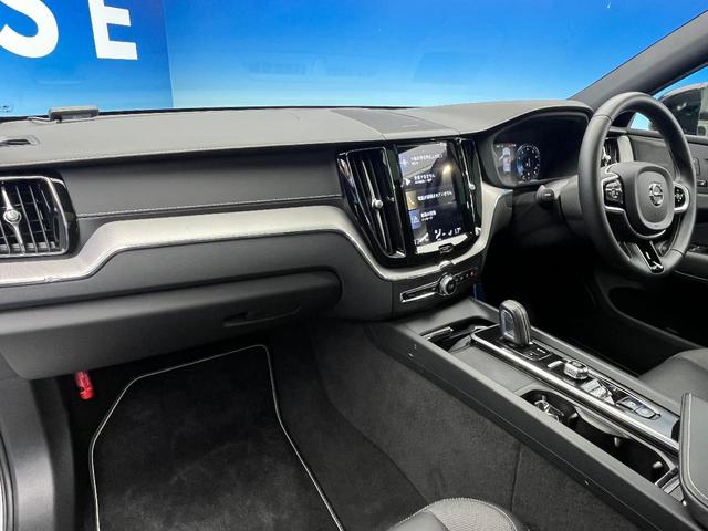 ＸＣ６０ Ｂ６　ＡＷＤ　Ｒデザイン　パノラマガラスサンルーフ　ｈａｒｍａｎ／ｋａｒｄｏｎ　ヘッドアップディスプレイ　純正ナビ　フルセグＴＶ　３６０度カメラ　インテリセーフ　シートヒーター　電動リアゲート　純正２１インチＡＷ　禁煙車（45枚目）