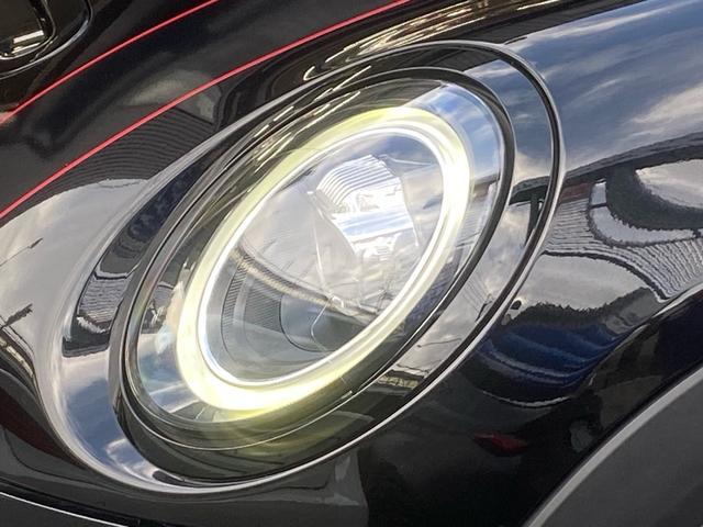 ＭＩＮＩ ジョンクーパーワークス　６速ＭＴ　ＬＣＩモデル　バックカメラ／ＰＤＣ　Ｆシートヒーター　ピアノブラックエクステリア　ライトパッケージ　コンフォートアクセス　ＪＣＷＣｕｐ１８ＡＷ（4枚目）
