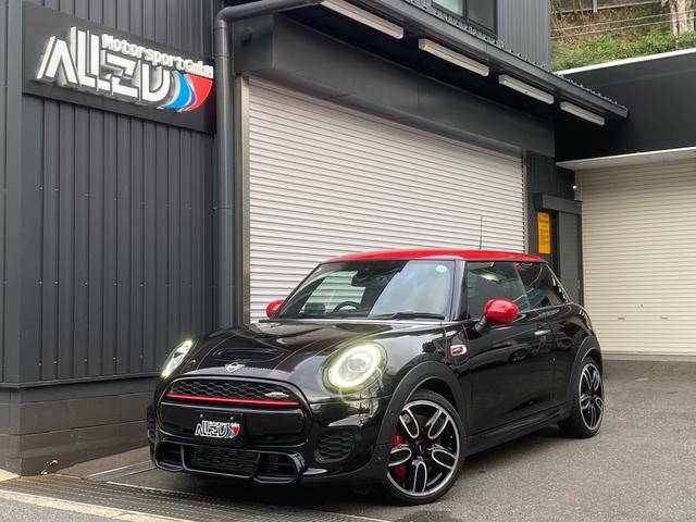 ＭＩＮＩ ジョンクーパーワークス　６速ＭＴ　ＬＣＩモデル　バックカメラ／ＰＤＣ　Ｆシートヒーター　ピアノブラックエクステリア　ライトパッケージ　コンフォートアクセス　ＪＣＷＣｕｐ１８ＡＷ（5枚目）