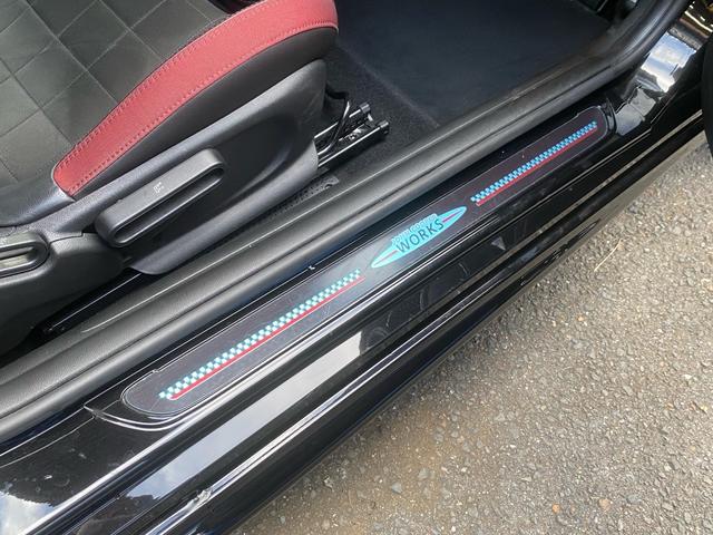 ＭＩＮＩ ジョンクーパーワークス　６速ＭＴ　ＬＣＩモデル　バックカメラ／ＰＤＣ　Ｆシートヒーター　ピアノブラックエクステリア　ライトパッケージ　コンフォートアクセス　ＪＣＷＣｕｐ１８ＡＷ（33枚目）